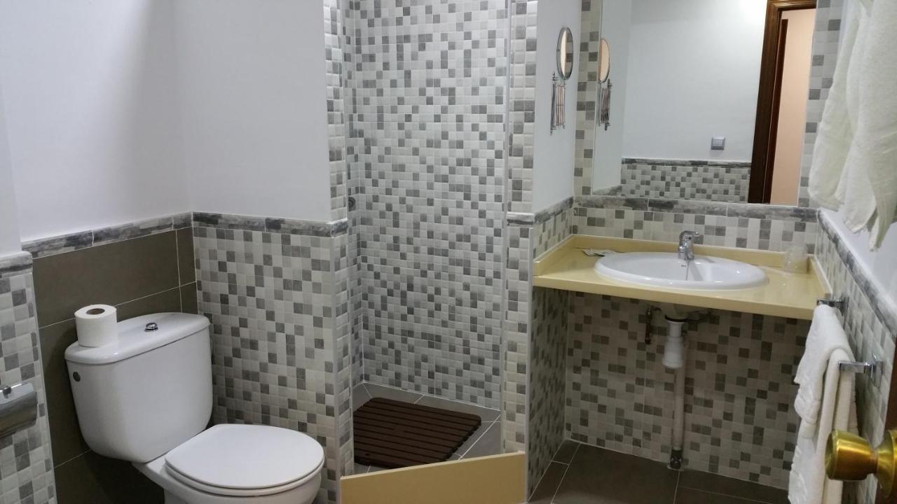 Hostal El Lirio Bollullos Par del Condado Eksteriør billede