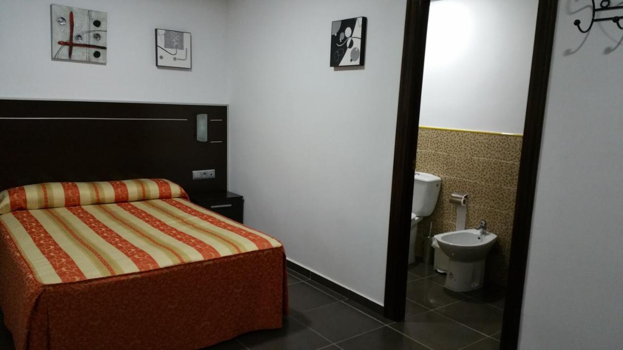 Hostal El Lirio Bollullos Par del Condado Eksteriør billede