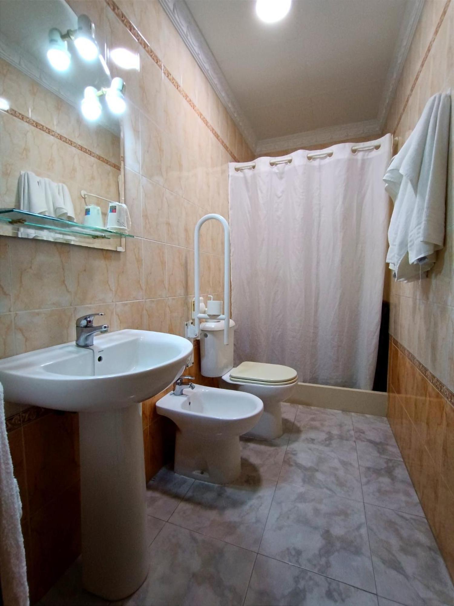 Hostal El Lirio Bollullos Par del Condado Eksteriør billede