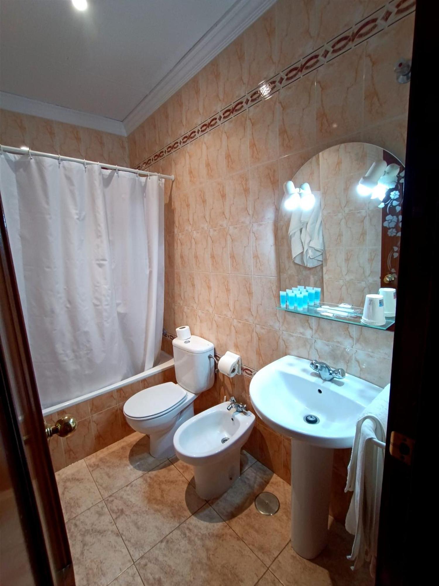 Hostal El Lirio Bollullos Par del Condado Eksteriør billede