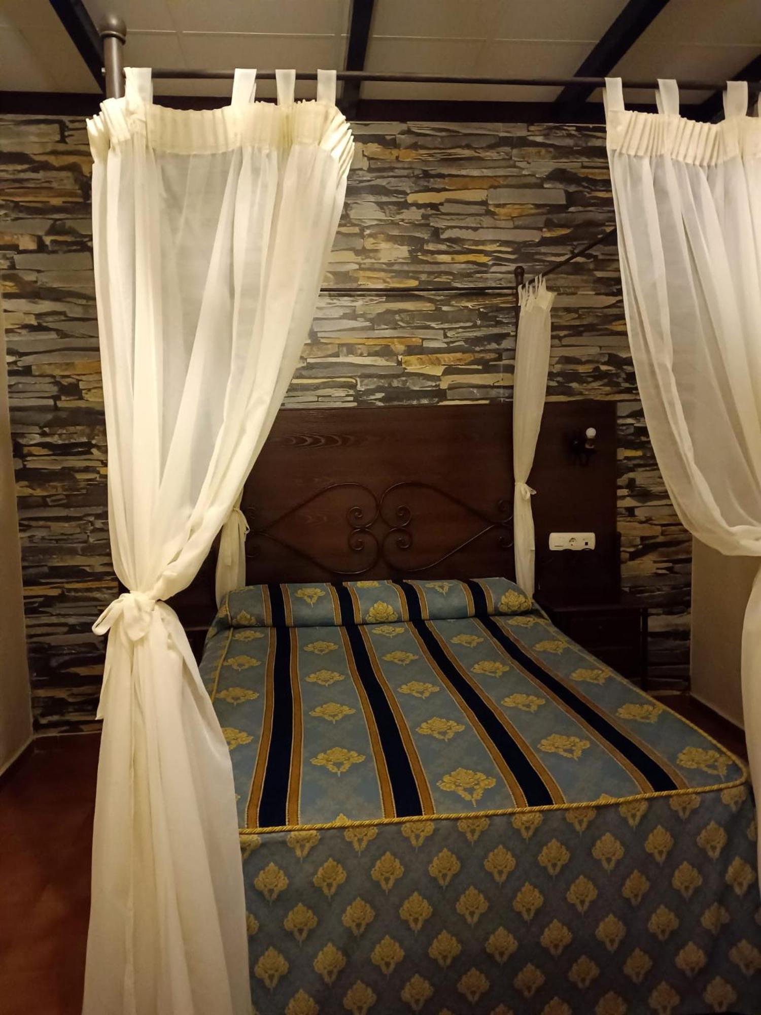 Hostal El Lirio Bollullos Par del Condado Eksteriør billede