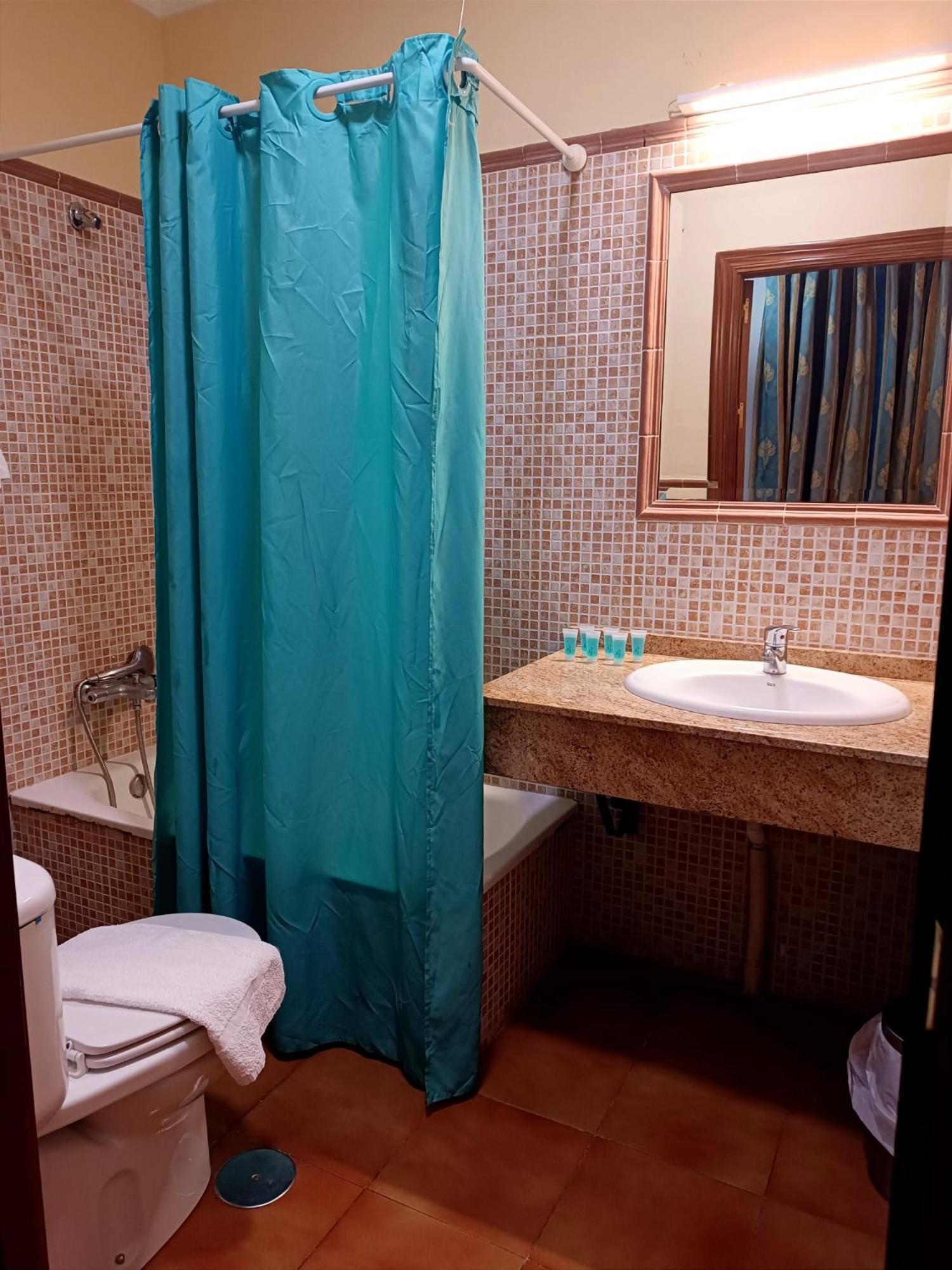 Hostal El Lirio Bollullos Par del Condado Eksteriør billede