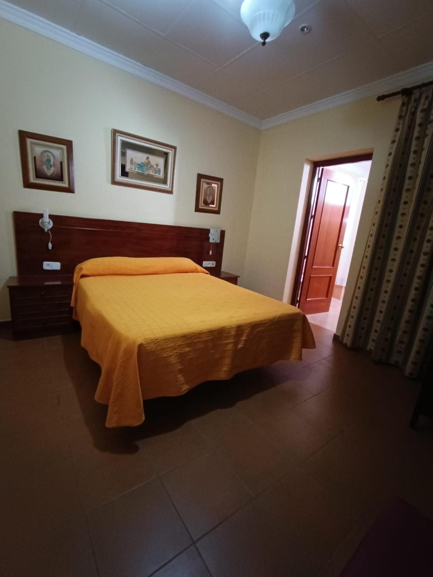 Hostal El Lirio Bollullos Par del Condado Eksteriør billede